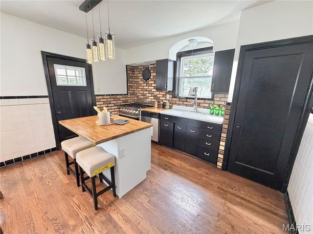 9504 Brenda Avenue, St Louis, MO 63123