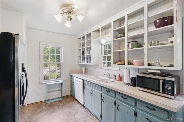 14206 Eastview Drive, Fenton, MI 48430