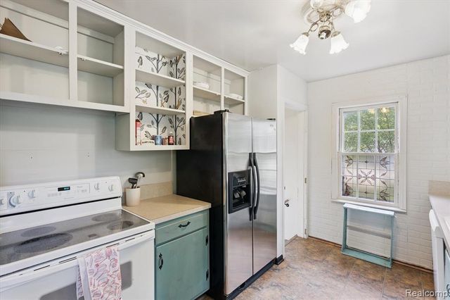 14206 Eastview Drive, Fenton, MI 48430