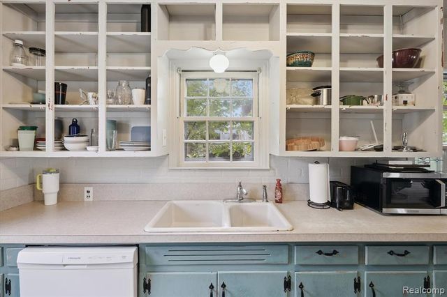 14206 Eastview Drive, Fenton, MI 48430