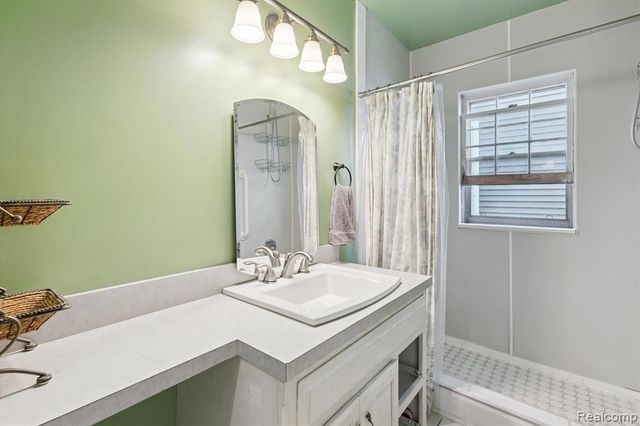 14206 Eastview Drive, Fenton, MI 48430