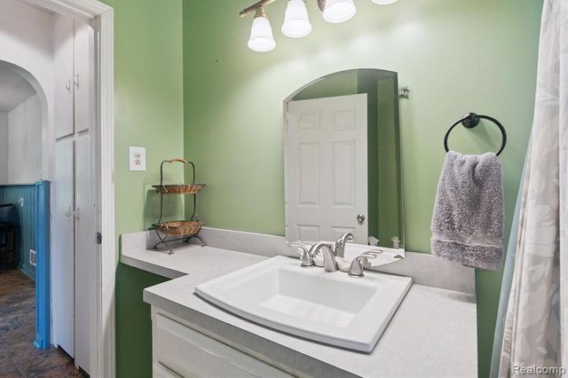 14206 Eastview Drive, Fenton, MI 48430