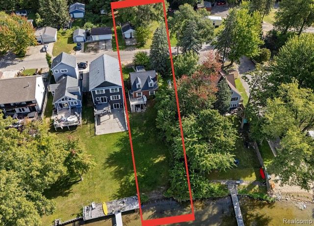 14206 Eastview Drive, Fenton, MI 48430