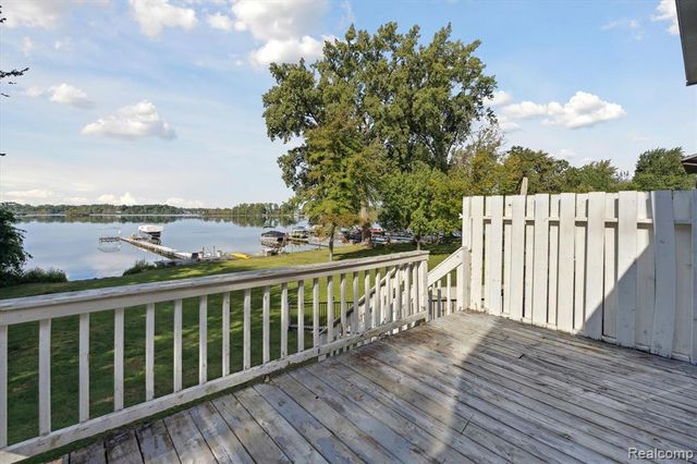 14206 Eastview Drive, Fenton, MI 48430