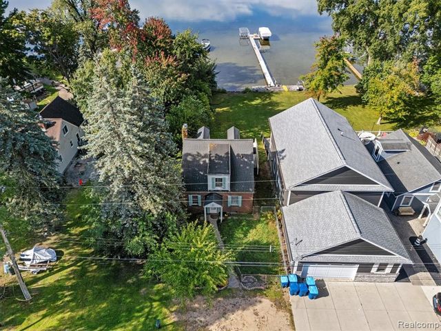 14206 Eastview Drive, Fenton, MI 48430