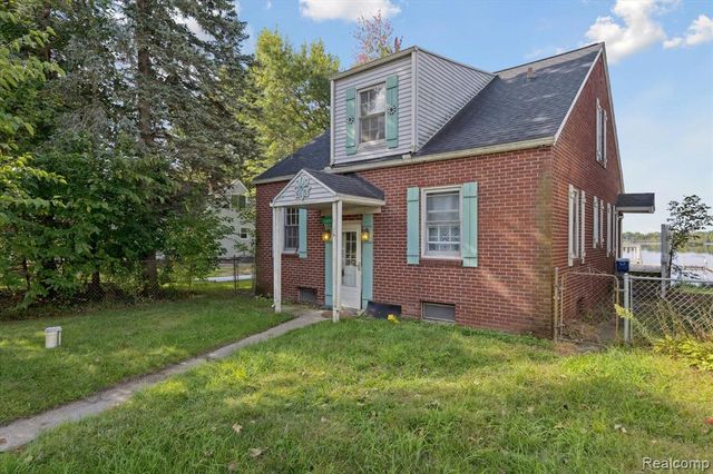 14206 Eastview Drive, Fenton, MI 48430