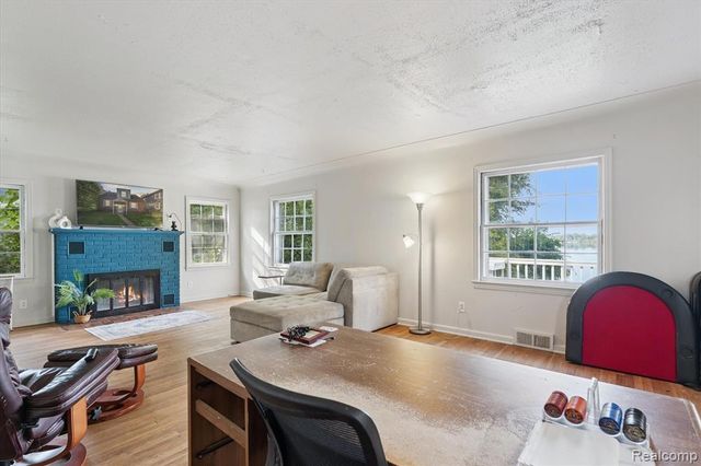 14206 Eastview Drive, Fenton, MI 48430