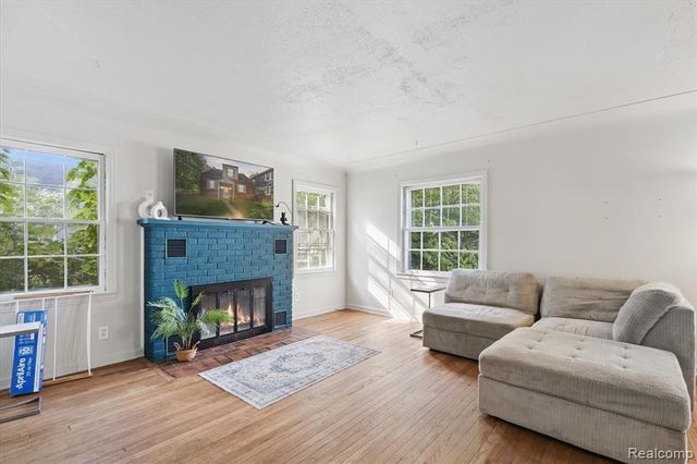 14206 Eastview Drive, Fenton, MI 48430