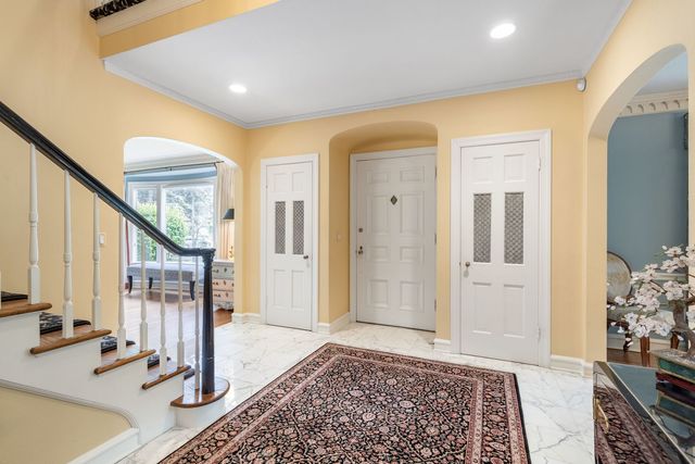 6657 N Le Mai Avenue, Lincolnwood, IL 60712
