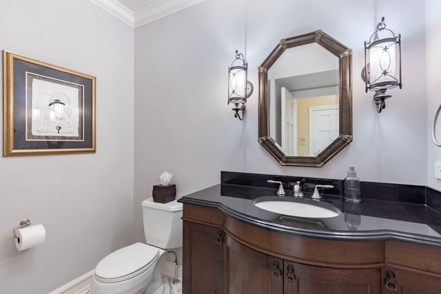 6657 N Le Mai Avenue, Lincolnwood, IL 60712