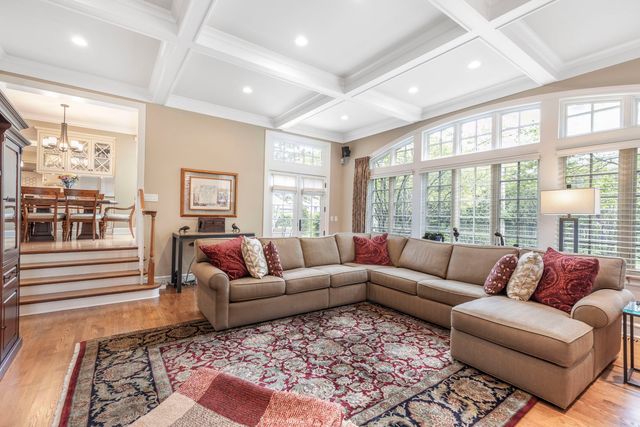 6657 N Le Mai Avenue, Lincolnwood, IL 60712