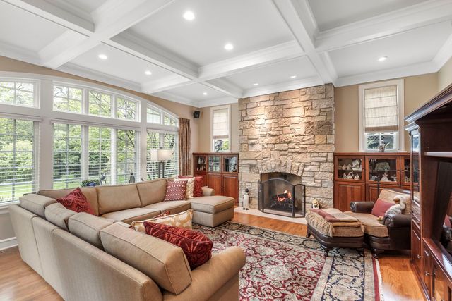6657 N Le Mai Avenue, Lincolnwood, IL 60712