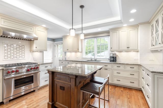 6657 N Le Mai Avenue, Lincolnwood, IL 60712
