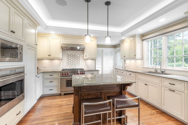 6657 N Le Mai Avenue, Lincolnwood, IL 60712