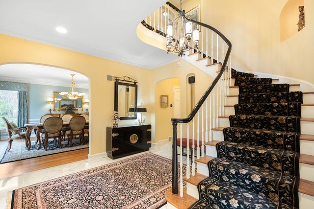 6657 N Le Mai Avenue, Lincolnwood, IL 60712