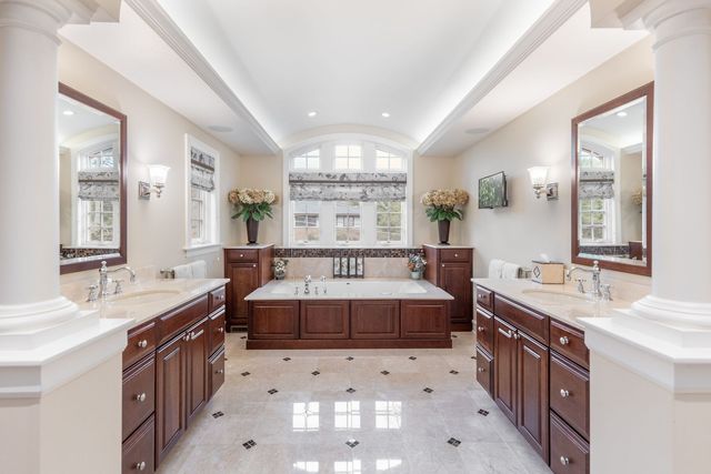 6657 N Le Mai Avenue, Lincolnwood, IL 60712
