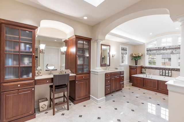 6657 N Le Mai Avenue, Lincolnwood, IL 60712