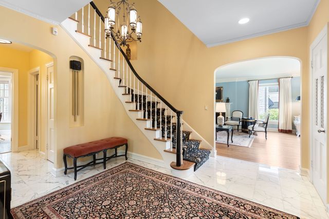 6657 N Le Mai Avenue, Lincolnwood, IL 60712