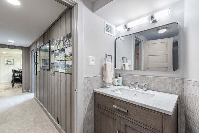 6657 N Le Mai Avenue, Lincolnwood, IL 60712