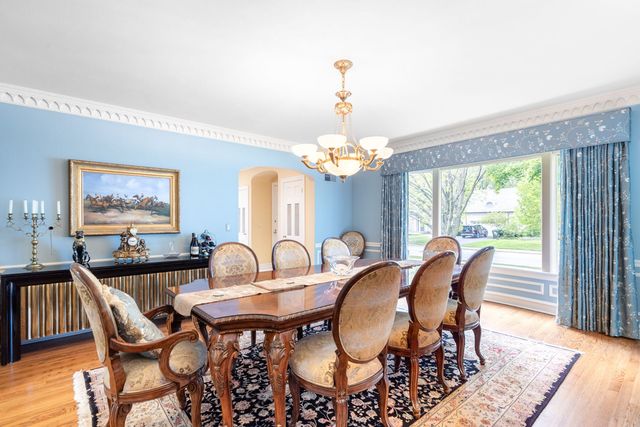 6657 N Le Mai Avenue, Lincolnwood, IL 60712