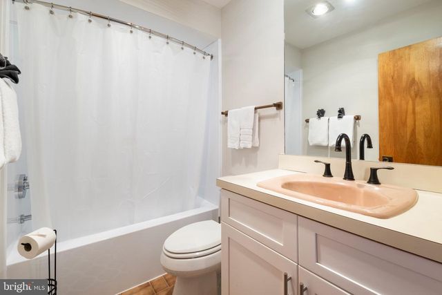 1545 CLIFFS, Roseland, VA 22967
