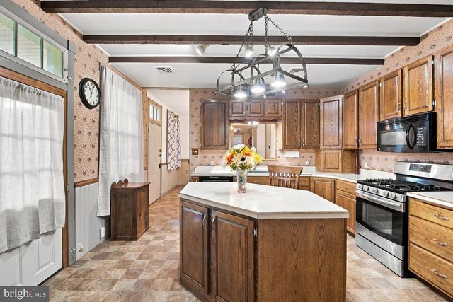 112 W DONEGAL ST, Mount Joy, PA 17552