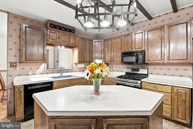 112 W DONEGAL ST, Mount Joy, PA 17552
