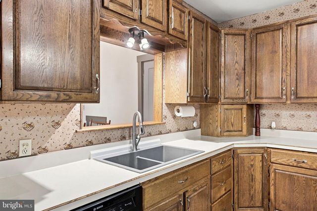 112 W DONEGAL ST, Mount Joy, PA 17552