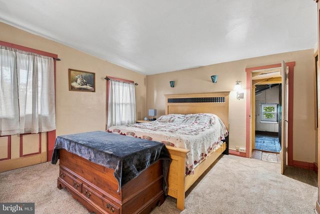 112 W DONEGAL ST, Mount Joy, PA 17552