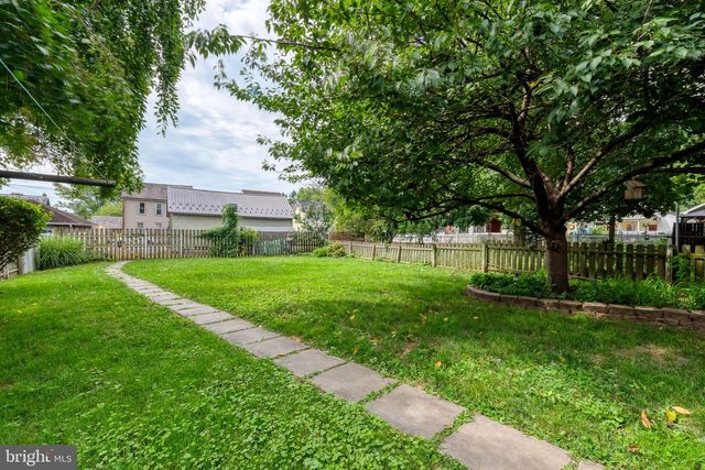 112 W DONEGAL ST, Mount Joy, PA 17552
