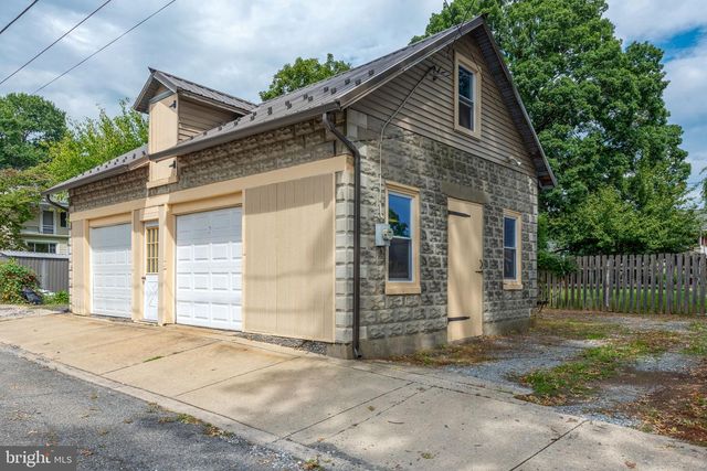 112 W DONEGAL ST, Mount Joy, PA 17552