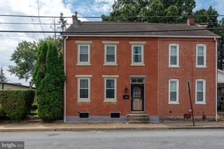 112 W DONEGAL ST, Mount Joy, PA 17552