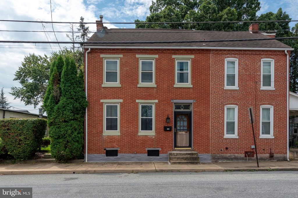 112 W DONEGAL ST, Mount Joy, PA 17552