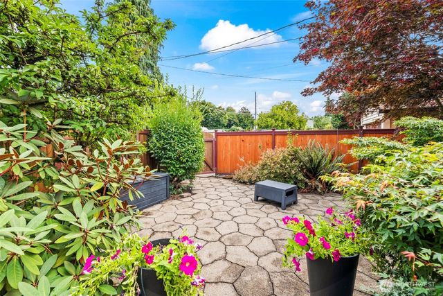 1109 N Cedar Street, Tacoma, WA 98406