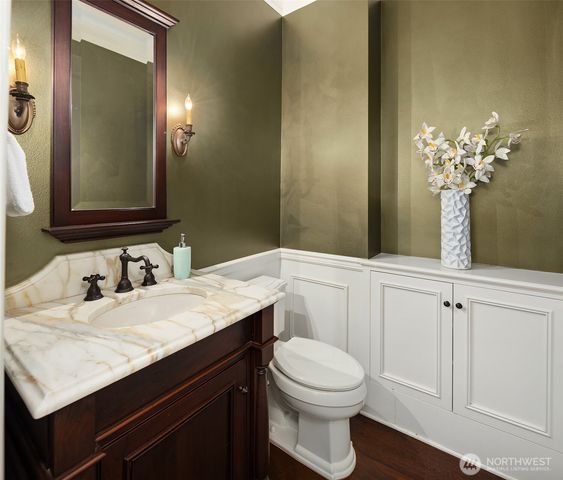 2212 77th Avenue SE, Mercer Island, WA 98040