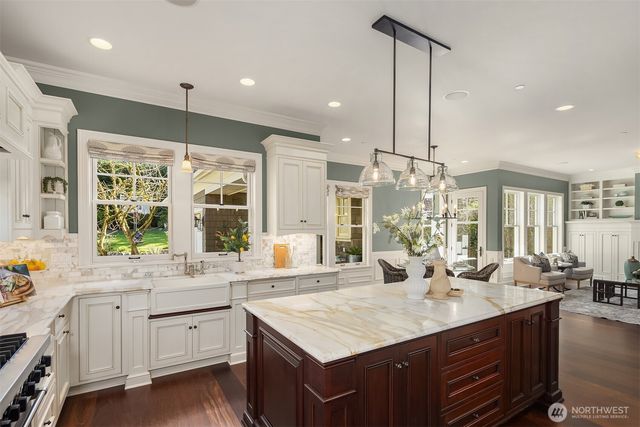 2212 77th Avenue SE, Mercer Island, WA 98040