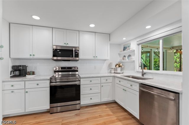 9428 Moonlight DR, Sanibel, FL 33957