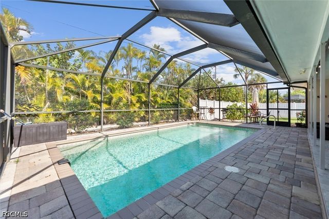 9428 Moonlight DR, Sanibel, FL 33957