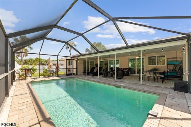9428 Moonlight DR, Sanibel, FL 33957
