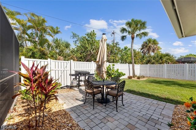 9428 Moonlight DR, Sanibel, FL 33957