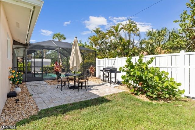 9428 Moonlight DR, Sanibel, FL 33957