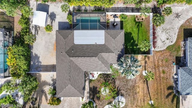 9428 Moonlight DR, Sanibel, FL 33957