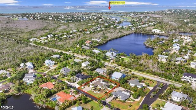9428 Moonlight DR, Sanibel, FL 33957