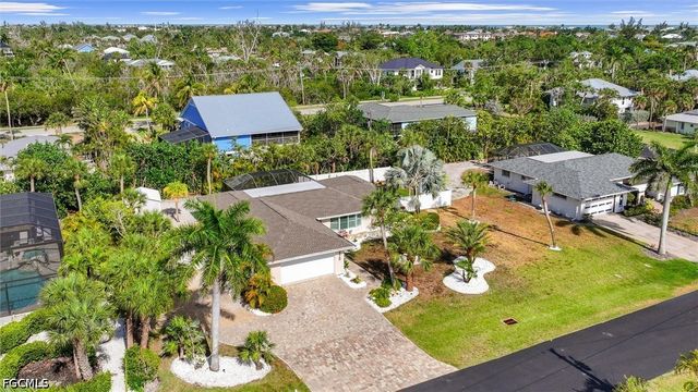 9428 Moonlight DR, Sanibel, FL 33957