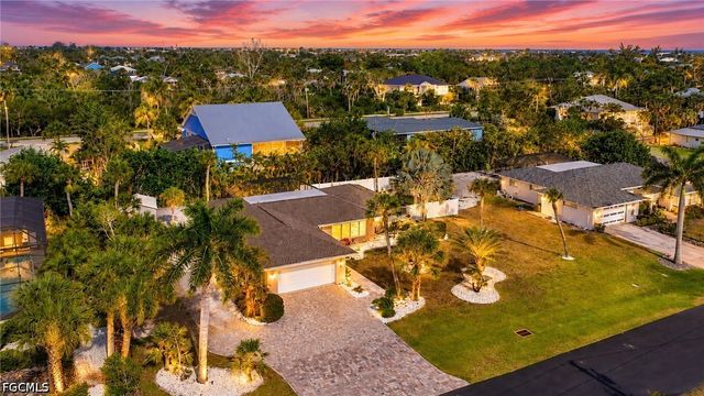 9428 Moonlight DR, Sanibel, FL 33957