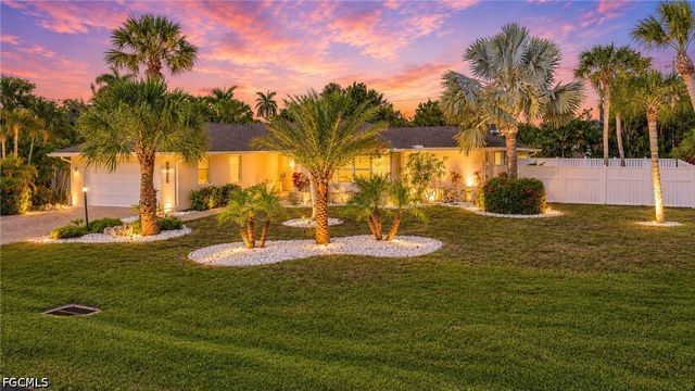 9428 Moonlight DR, Sanibel, FL 33957
