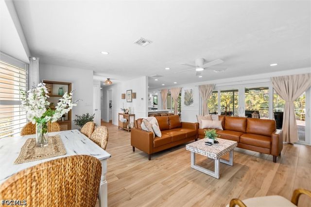 9428 Moonlight DR, Sanibel, FL 33957