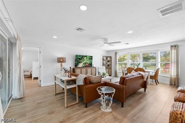 9428 Moonlight DR, Sanibel, FL 33957