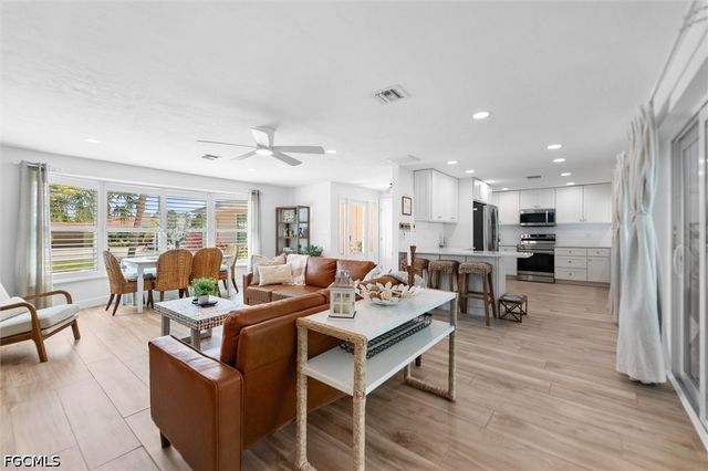 9428 Moonlight DR, Sanibel, FL 33957