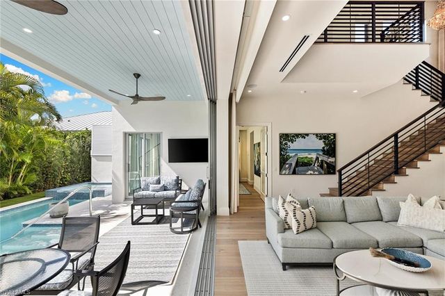 790 6th AVE N, Naples, FL 34102